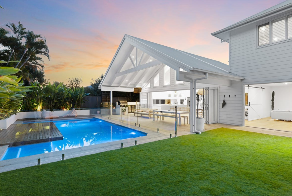 Burleigh Waters, 4220