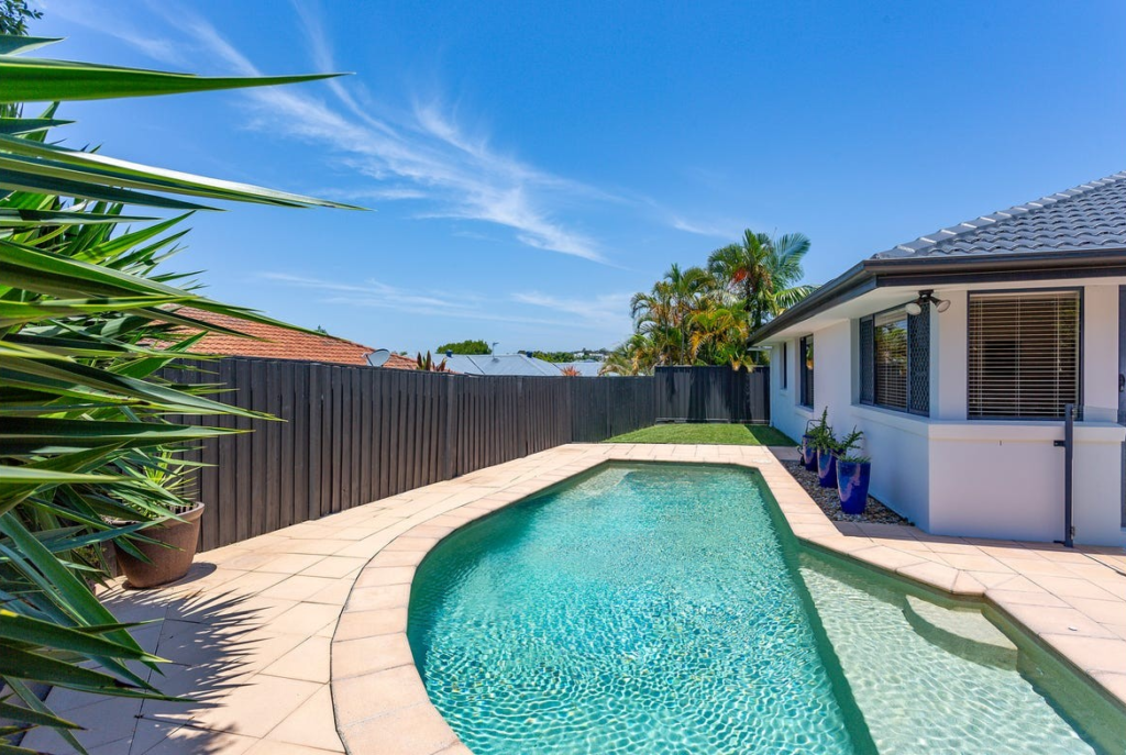 Robina, 4226